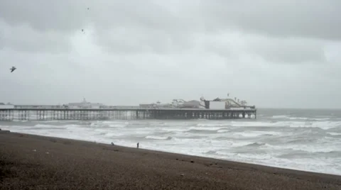 Thunderstorm on Brighton beach. People and pier 스톡 동영상 43311853