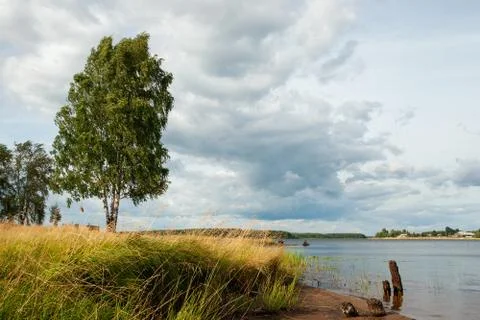 Thunderstorm is coming. Large clouds and clouds thickened on a summer day Foto stock