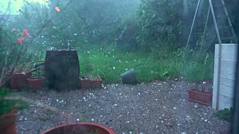 Thunderstorm with huge hailstones causing damage in urban backyard Vídeos de archivo 109502197