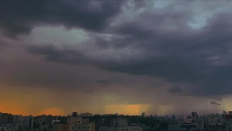 Thunderstorm in the sunset sky Vidéo 309756635