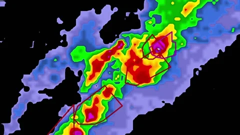Thunderstorms with tornado warning and lightning on severe weather radar screen Vídeos de archivo 153122772