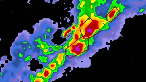 Thunderstorms with tornado warning and lightning on severe weather radar screen Vidéo 153122818