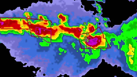 Thunderstorms with tornado warning and lightning on severe weather radar screen Vídeos de archivo 157934622