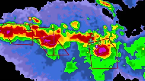 Thunderstorms with tornado warning and lightning on severe weather radar screen Vídeos de archivo 157935574