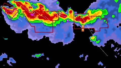 Thunderstorms with tornado warning and lightning on severe weather radar screen Vídeos de archivo 157937626