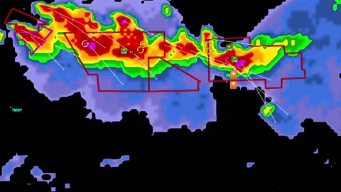 Thunderstorms with tornado warning and lightning on severe weather radar screen Vídeos de archivo 157938460
