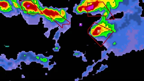Thunderstorms with tornado warning and lightning on severe weather radar screen Vídeos de archivo 157938620