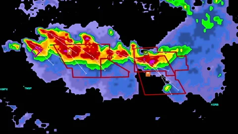 Thunderstorms with tornado warning and lightning on severe weather radar screen Vídeos de archivo 157941280