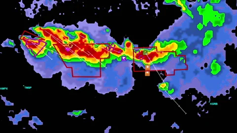 Thunderstorms with tornado warning and lightning on severe weather radar screen Vídeos de archivo 157941695