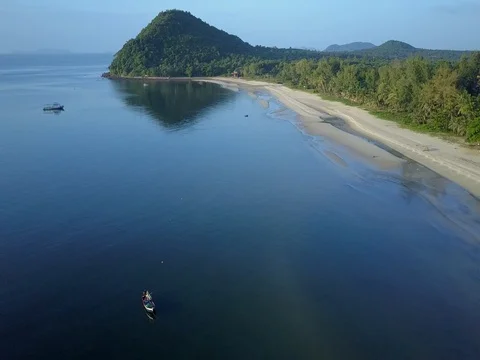 Thung Wao Lan beach, Chumphon, Thailand. Vídeos de archivo 77284729
