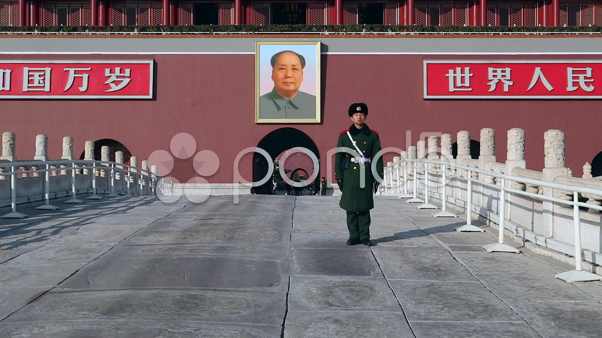 The Gate of Heavenly Peace, Tiananmen Square, Beijing, China бесплатно