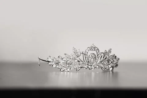 Tiara on black table Foto stock