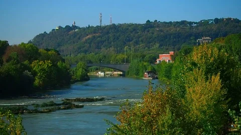 The Tiber River in Rome 库存影片 80606427