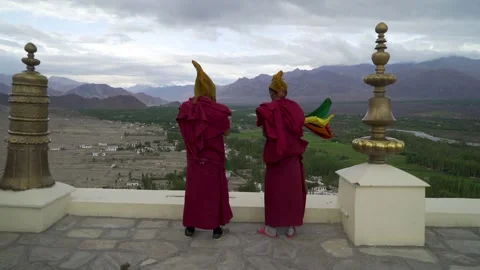 Tibetan Buddhist conch shell ritual in the Northern Himalayas in Ladakh, Stock Footage 141820408