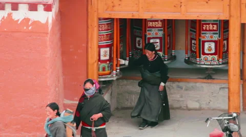 Tibetan Buddhist pilgrims spin prayer wheels at Labrang Monastery Stock Footage 57216782