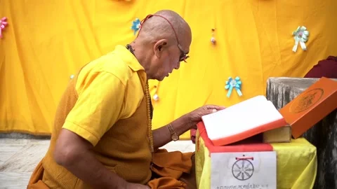 Tibetan Monk Chanting 스톡 동영상 138593339