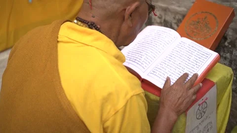 Tibetan Monk Chanting with scripture Stock-Footage 138593314