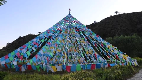 Tibetan prayer flags: colorful rectangular cloth, often found strung along tr Stock Footage 136512031