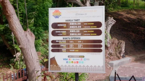 Ticket Price and Operating Hours Sign at Melaka Sultanate Palace Museum Stockbeeldmateriaal 345113972