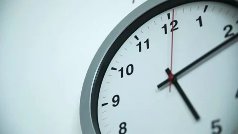 The ticking of the wall clock Stockbeeldmateriaal 156784033