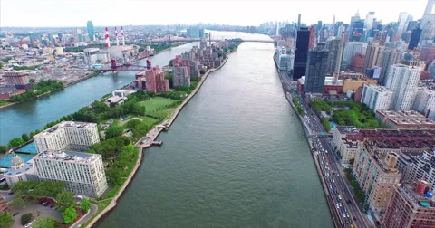 Tidal channel between a river island and the Manhattan bank Stock Footage 59522292