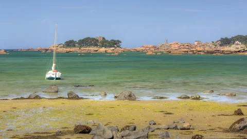 Tidal range 4K time lapse of the sea flooding the beach Stock Footage 140290408