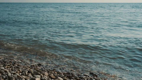 The tide is on the Black Sea 스톡 동영상 94929423
