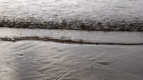 Tide coming in Stock Footage