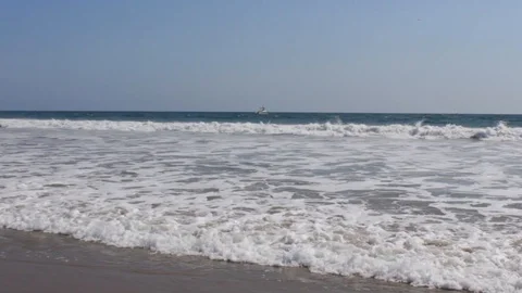 Tide goes out, waves come in Video stock 94752862