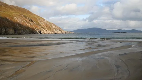 The tide going in. Keem Bay Vídeo Stock 127496414