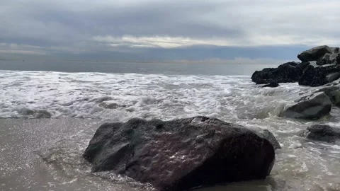 Tide on Rocks Video stock 169881676