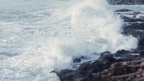 Tide slow motion. Video stock 72574360