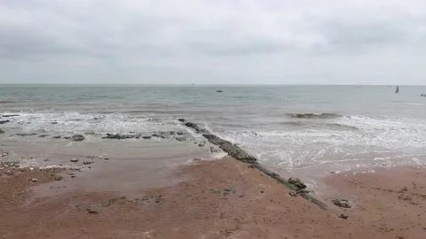 Tides moving in at Broadstairs Stock Footage 154905543
