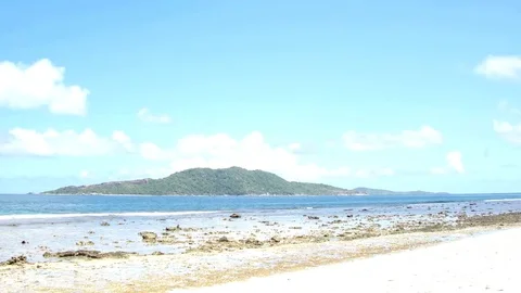 Tides at the seychelles in 4K Stock Footage 71533957
