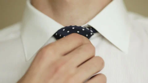 Tie Adjustment 스톡 동영상 33313912