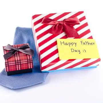 Tie and two gift boxes with card tag write happy father day word Foto stock