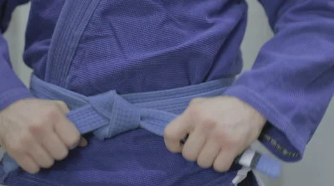 Tie a belt on a kimono 스톡 동영상 45709155