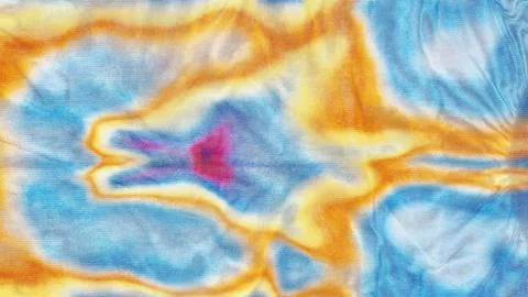 Tie dye fabric background creates vibrant psychedelic pattern on organic text Foto stock