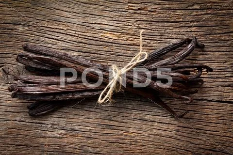 Tied vanilla pods Stock Photos