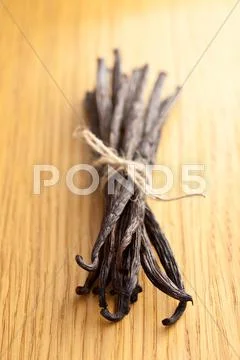 Tied vanilla pods Stock Photos