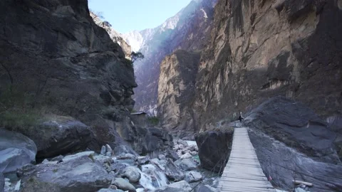 Tiger leaping gorge man on bridge shangri la china Stock Footage 130732221