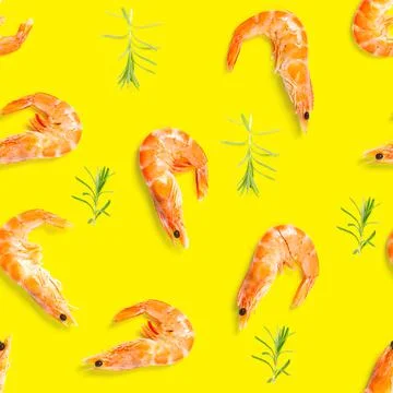 Tiger shrimp. Seamless pattern made from Prawn isolated on a yellow background Foto stock