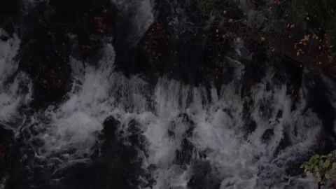 Tight River over Rocks Vidéo 99839331