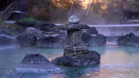 Tight shot of stone pillar inside steaming onsen hot springs in Japan Vidéo 144084934
