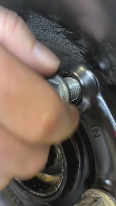 Tightening lug nut Stock Footage 305261019