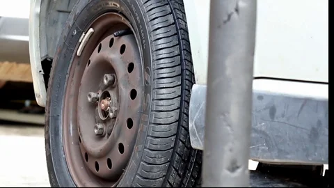 Tightening tyre screws Stock Footage 91168002