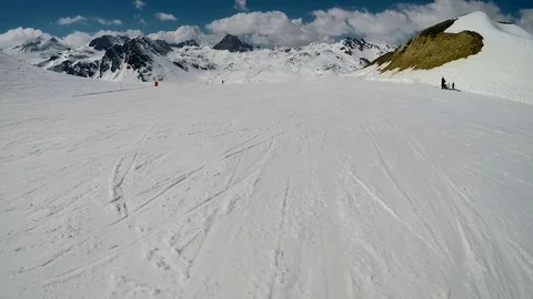 Tignes Piste with Mountain View 動画素材 76318559