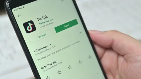 TikTok  Video stock 136865426