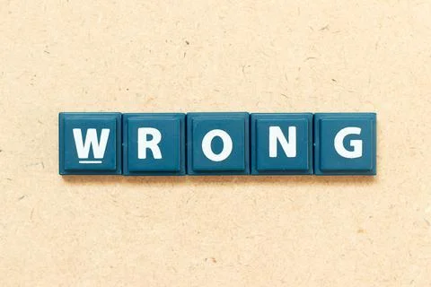 Tile alphabet letter in word wrong on wood background Foto stock