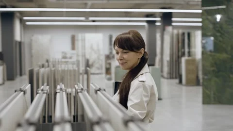 Tile salon designer shows off samples 動画素材 276619889